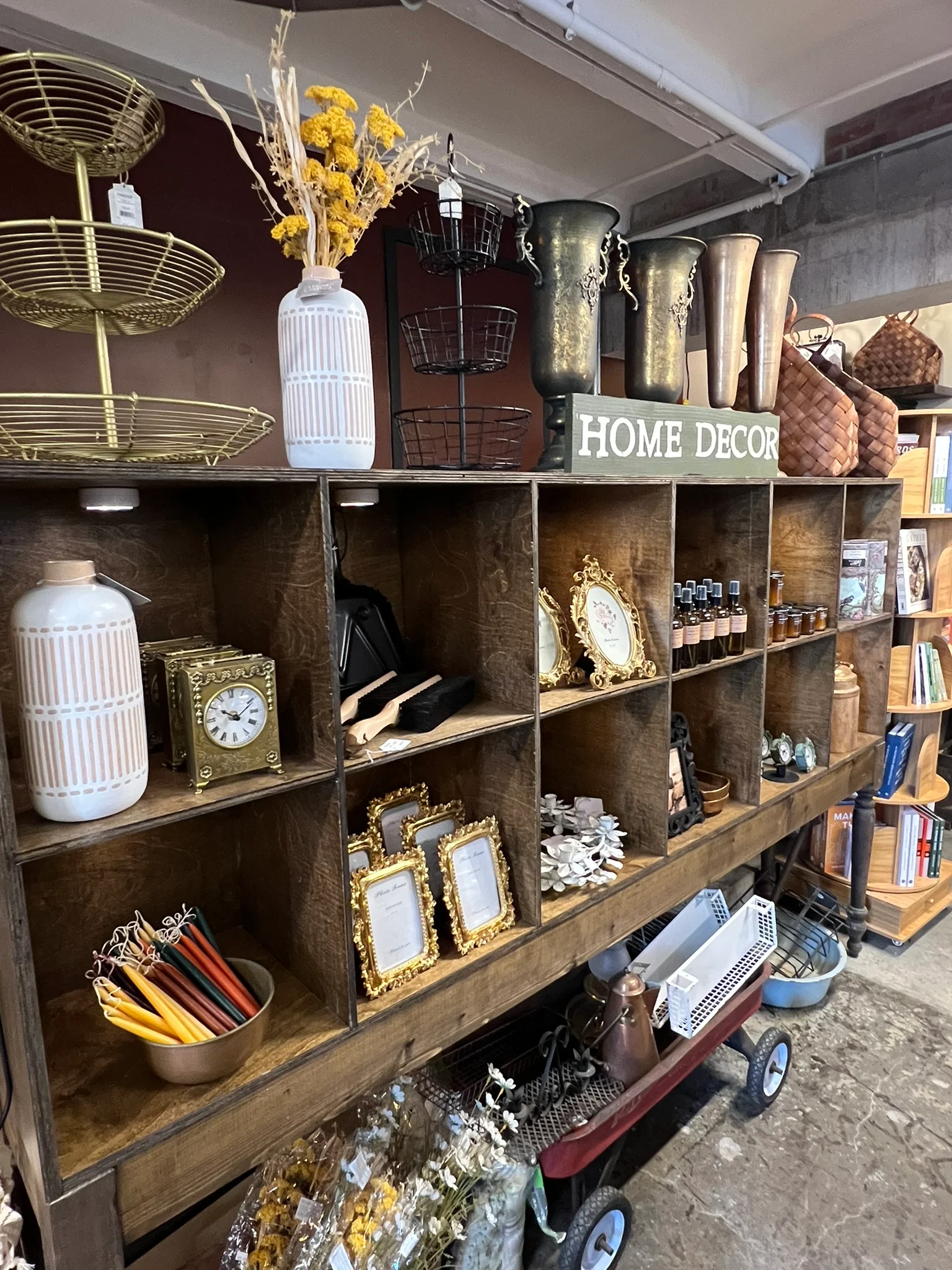 KB Home & Hardware (25)